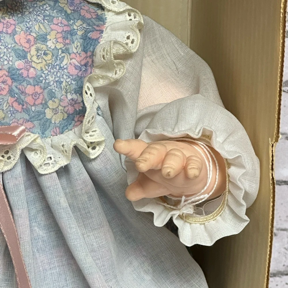Vintage Effanbee Brunette Baby Doll SUGAR PLUM 20